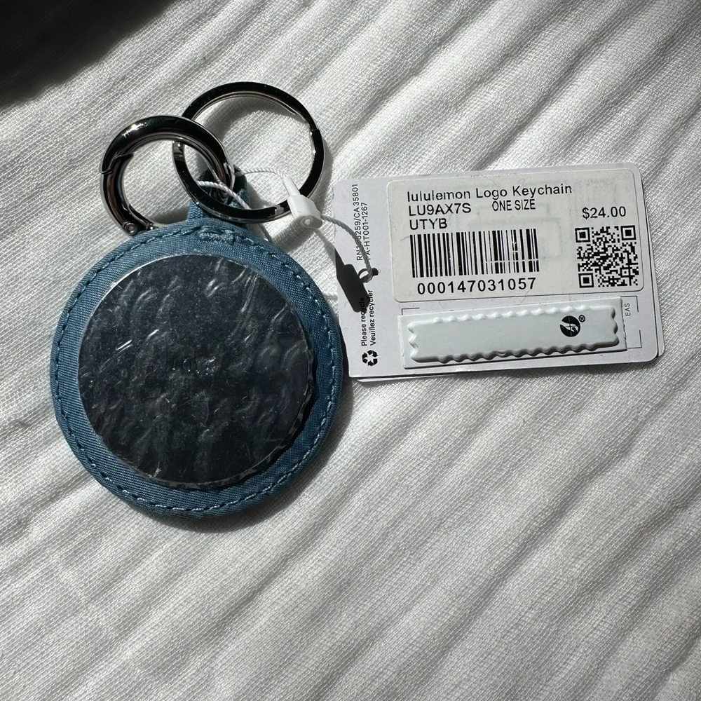 NWT Lululemon Logo Keychain